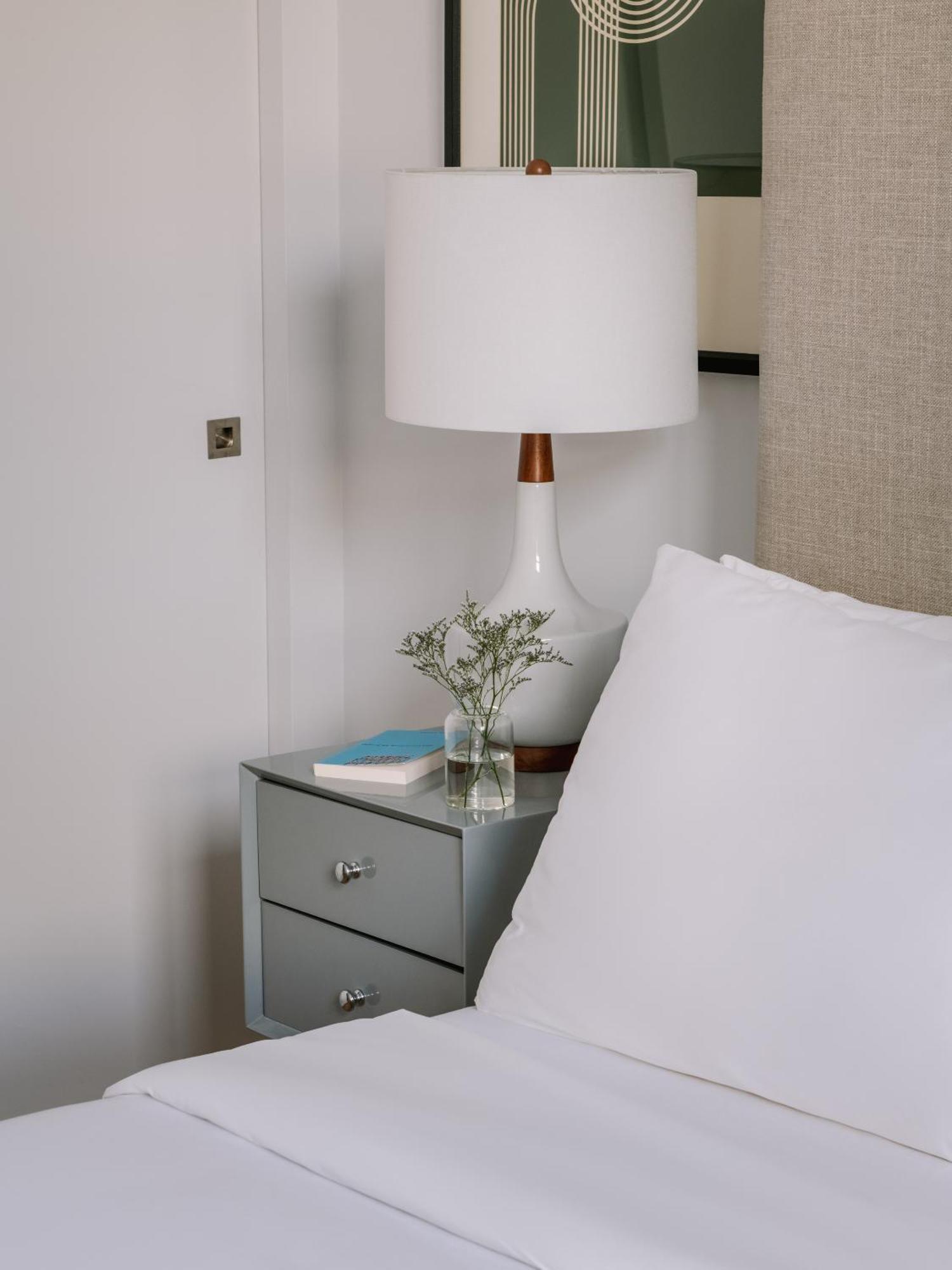 Sonder By Marriott Bonvoy Le Victoria Apartments Old Montreal Монреаль Экстерьер фото