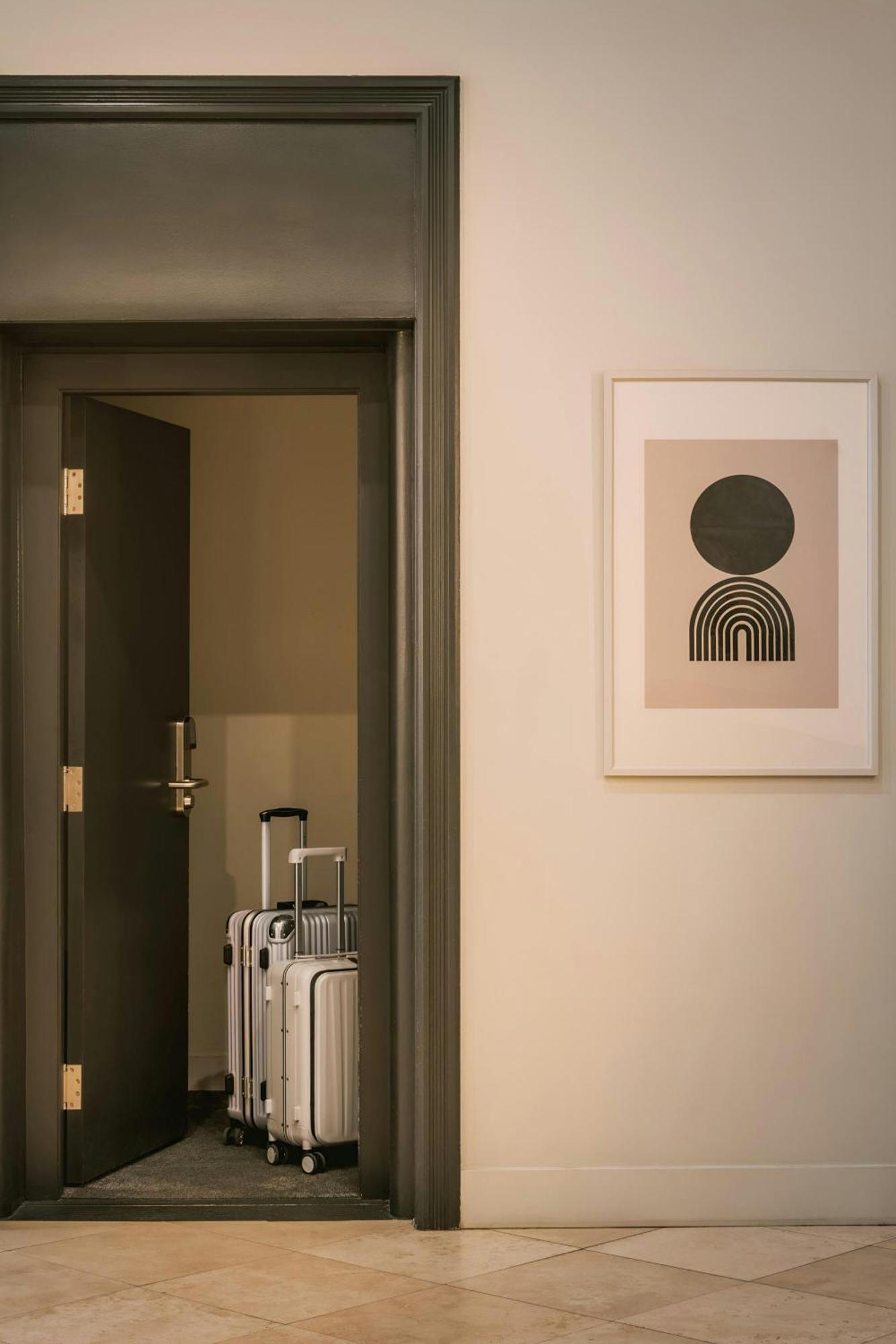 Sonder By Marriott Bonvoy Le Victoria Apartments Old Montreal Монреаль Экстерьер фото